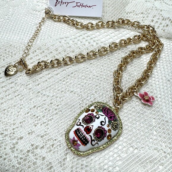 Betsey Johnson Sugar Skull Pendant Necklace Gold Tone Chain Pink Flower Accent - Picture 4 of 9